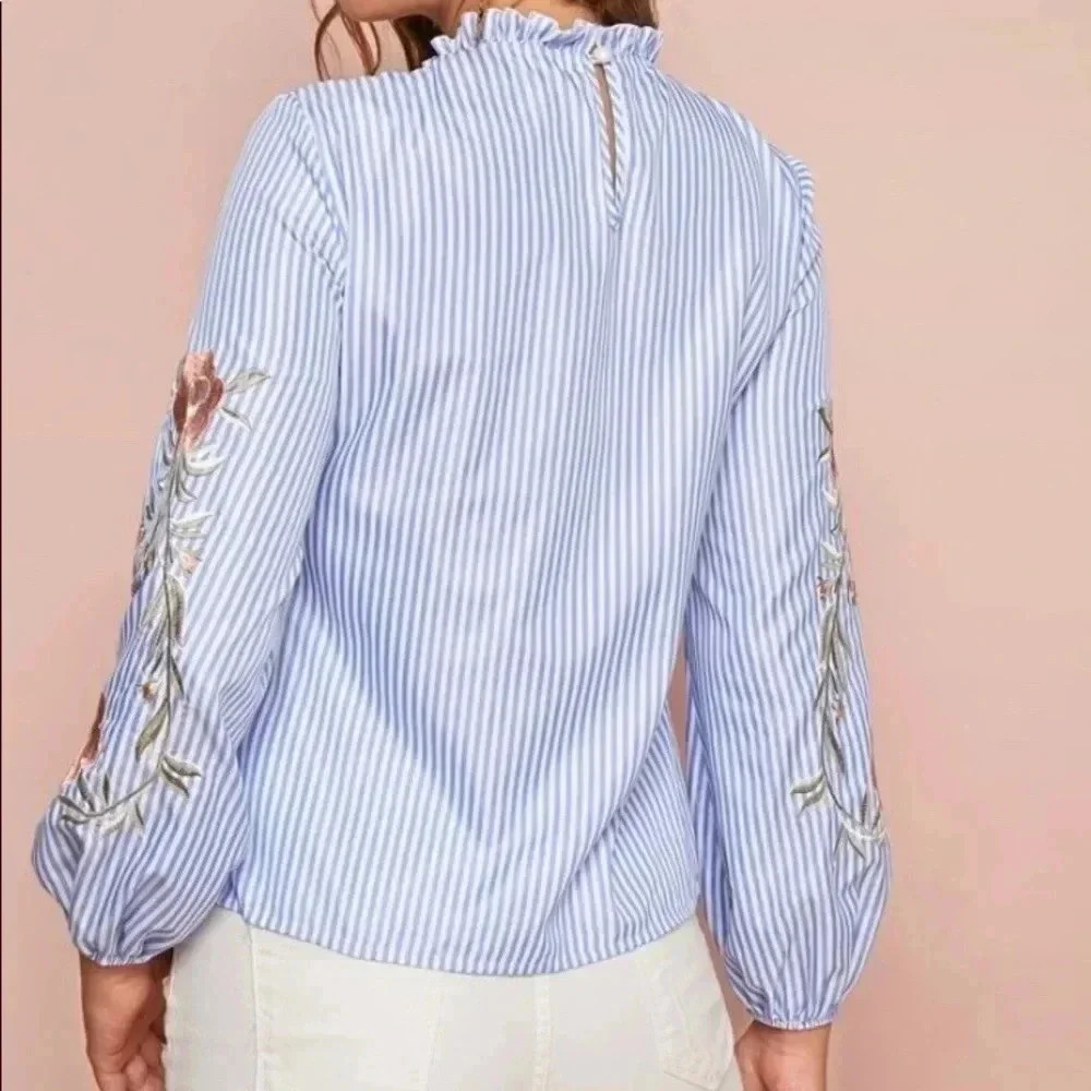 Ruffles Nick  Blouse with embroidered sleeve - Picture 3 of 7